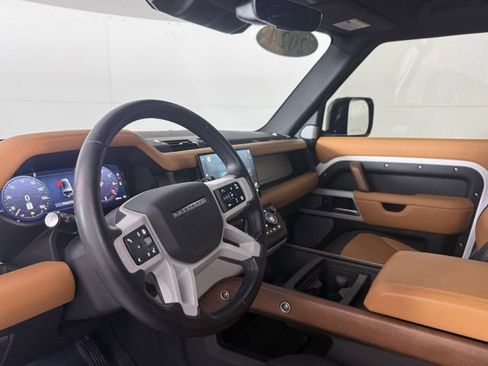 Used 2024 Land Rover Defender 130 X-Dynamic SE image 6