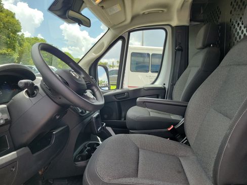 Used 2025 RAM ProMaster 2500 w/ U-Haul Equipment Group FWD image 18