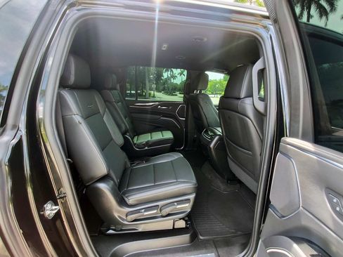 Used 2023 Cadillac Escalade ESV Luxury AWD/4WD image 37