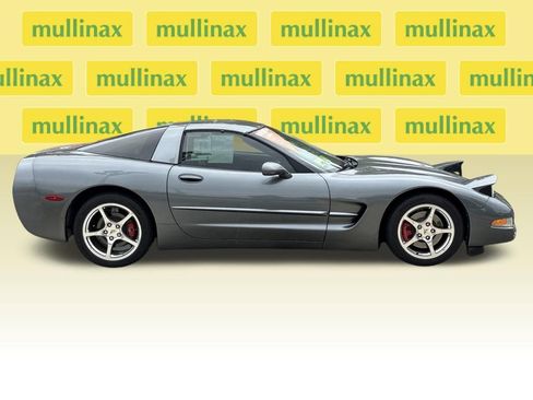 Used 2003 Chevrolet Corvette Coupe w/ Preferred Equipment Group RWD image 2
