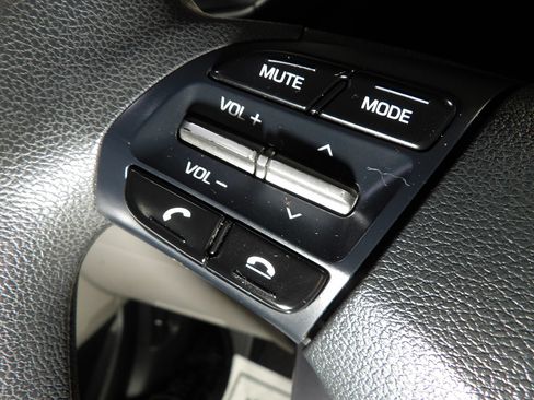 Used 2019 Hyundai Elantra SE FWD image 14
