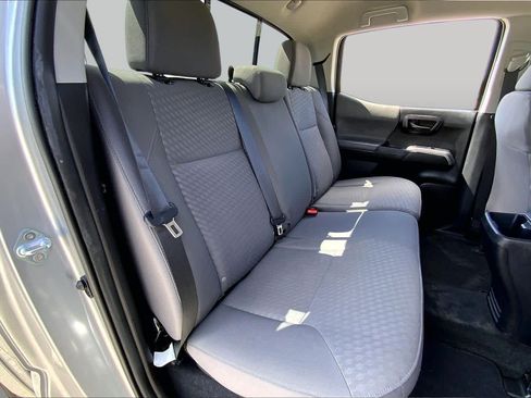 Used 2022 Toyota Tacoma SR5 RWD image 19