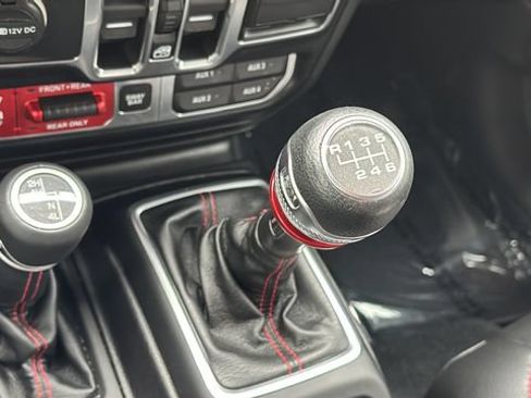 Used 2018 Jeep Wrangler Unlimited Rubicon AWD/4WD image 30