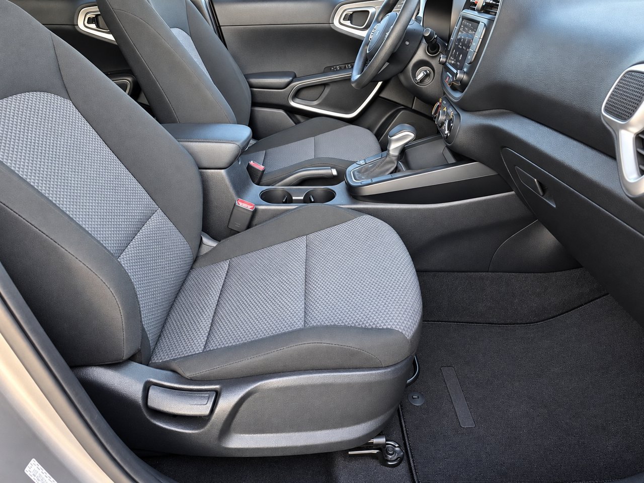 Used 2023 Kia Soul LX w/ LX Technology Package FWD image 30