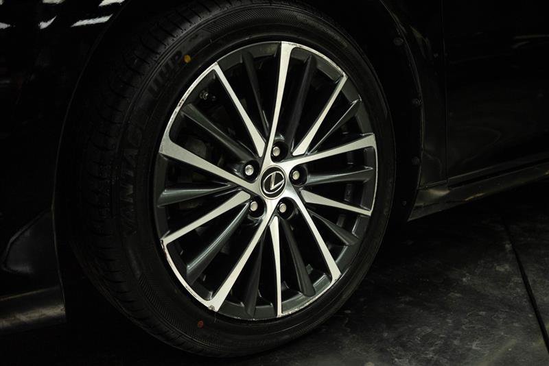 Used 2023 Lexus ES 350 w/ Premium Package FWD image 3