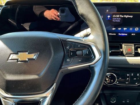 Used 2024 Chevrolet TrailBlazer LT w/ LT Cold Weather Package FWD image 11