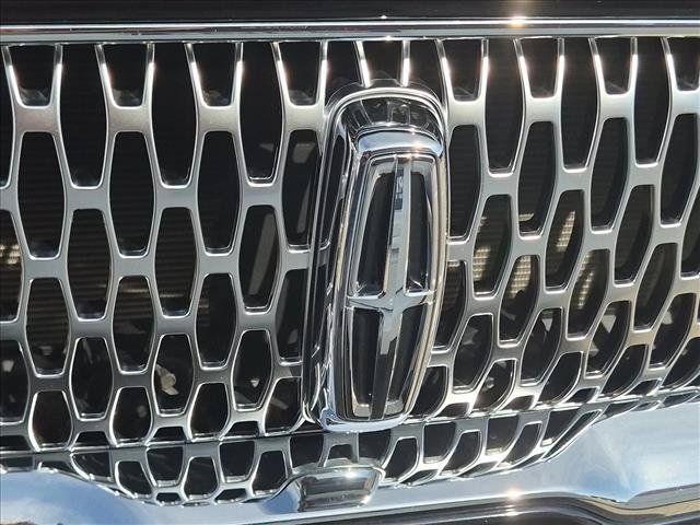 Used 2023 Lincoln Nautilus AWD w/ Premium Package image 11