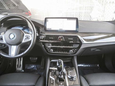 Certified 2023 BMW 530e 530e w/ M Sport Package image 9