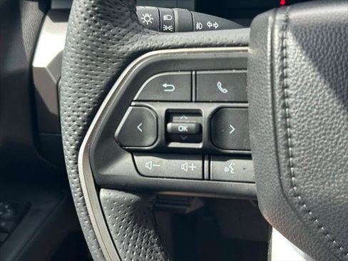 Certified 2025 Toyota Tacoma SR5 AWD/4WD image 37