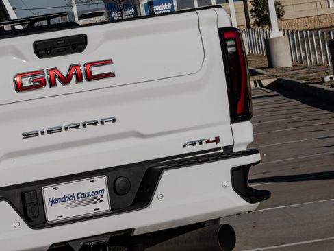 Used 2025 GMC Sierra 2500 AT4 w/ AT4 Premium Plus Package image 8