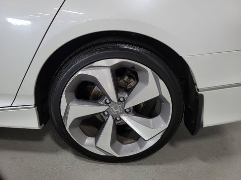 Used 2018 Honda Accord Touring image 8