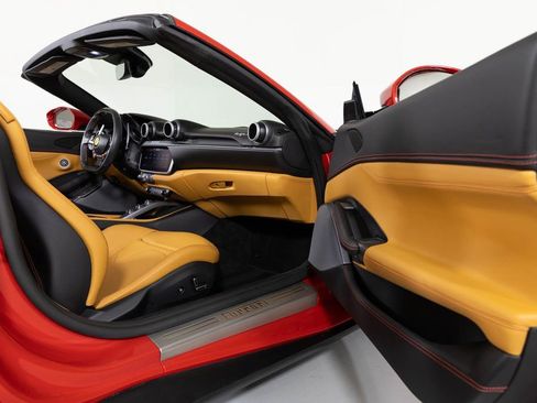 Used 2020 Ferrari Portofino image 39