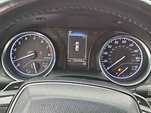 Used 2018 Toyota Camry SE FWD image 12