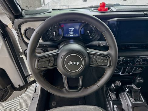 Used 2024 Jeep Wrangler Unlimited w/ Convenience Group AWD/4WD image 15