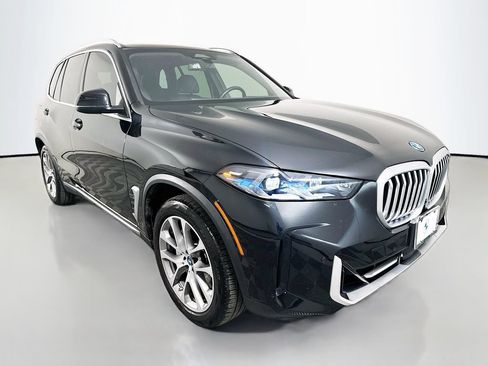 Certified 2024 BMW X5 xDrive50e w/ Premium Package AWD/4WD image 3