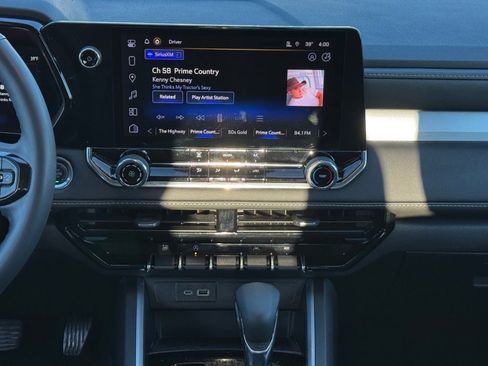 Used 2024 Chevrolet Colorado LT image 12