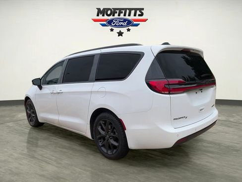 Used 2026 Chrysler Pacifica Limited w/ S Appearance Package FWD image 3
