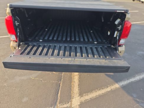 Used 2017 Toyota Tacoma TRD Off-Road w/ Premium & Technology Package image 18