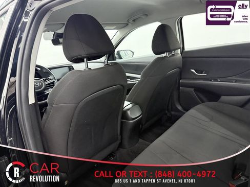 Used 2023 Hyundai Elantra SEL image 21