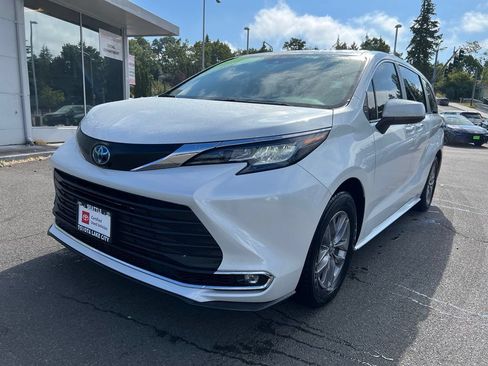 Used 2022 Toyota Sienna XLE AWD/4WD image 8