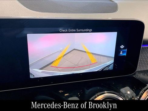 Used 2021 Mercedes-Benz GLB 250 4MATIC image 29