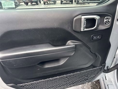 Used 2023 Jeep Wrangler Unlimited image 11