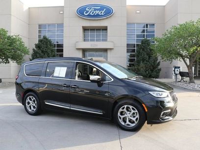 Used 2023 Chrysler Pacifica Limited