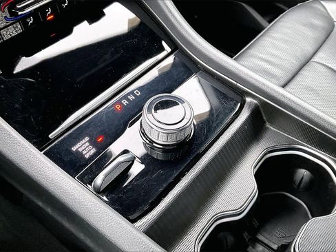 Certified 2024 Jeep Grand Cherokee L Limited w/ Luxury Tech Group II image 32