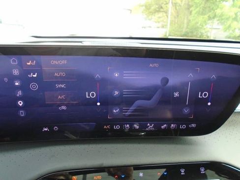 Certified 2025 Buick Enclave Avenir w/ Super Cruise Package AWD/4WD image 13