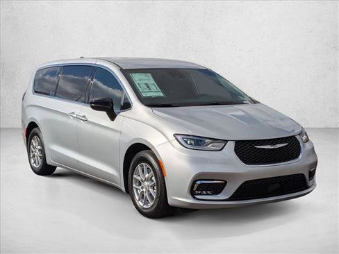 New 2026 Chrysler Pacifica Select image 7