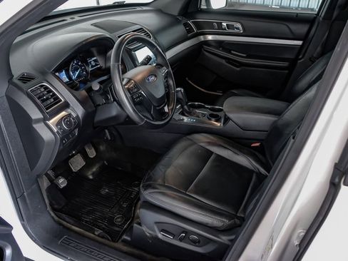 Used 2017 Ford Explorer XLT w/ Equipment Group 202A image 14