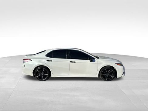 Used 2020 Toyota Camry XSE image 6