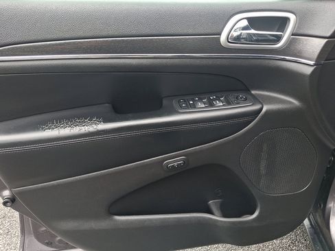 Used 2018 Jeep Grand Cherokee Limited AWD/4WD image 22