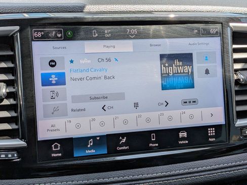Used 2024 Chrysler Pacifica Touring-L AWD/4WD image 26
