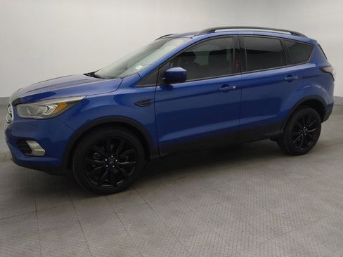 Used 2017 Ford Escape SE w/ SE Sport Appearance Package image 2