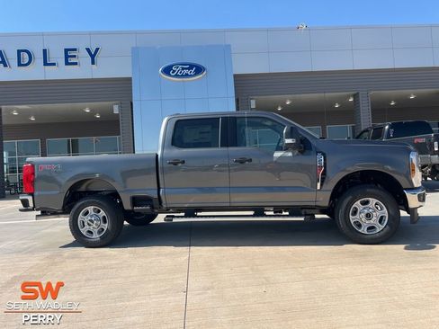 New 2026 Ford F250 XLT w/ FX4 Off-Road Package image 3