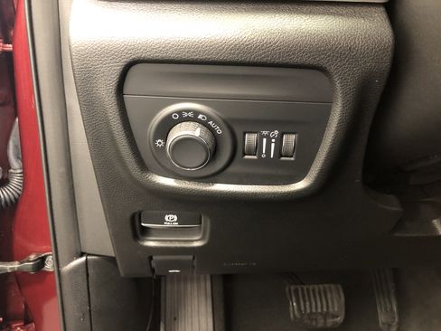 Certified 2023 Jeep Grand Cherokee Altitude image 19