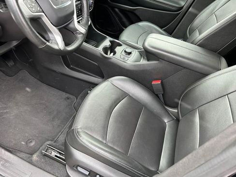 Used 2024 GMC Terrain SLT image 11