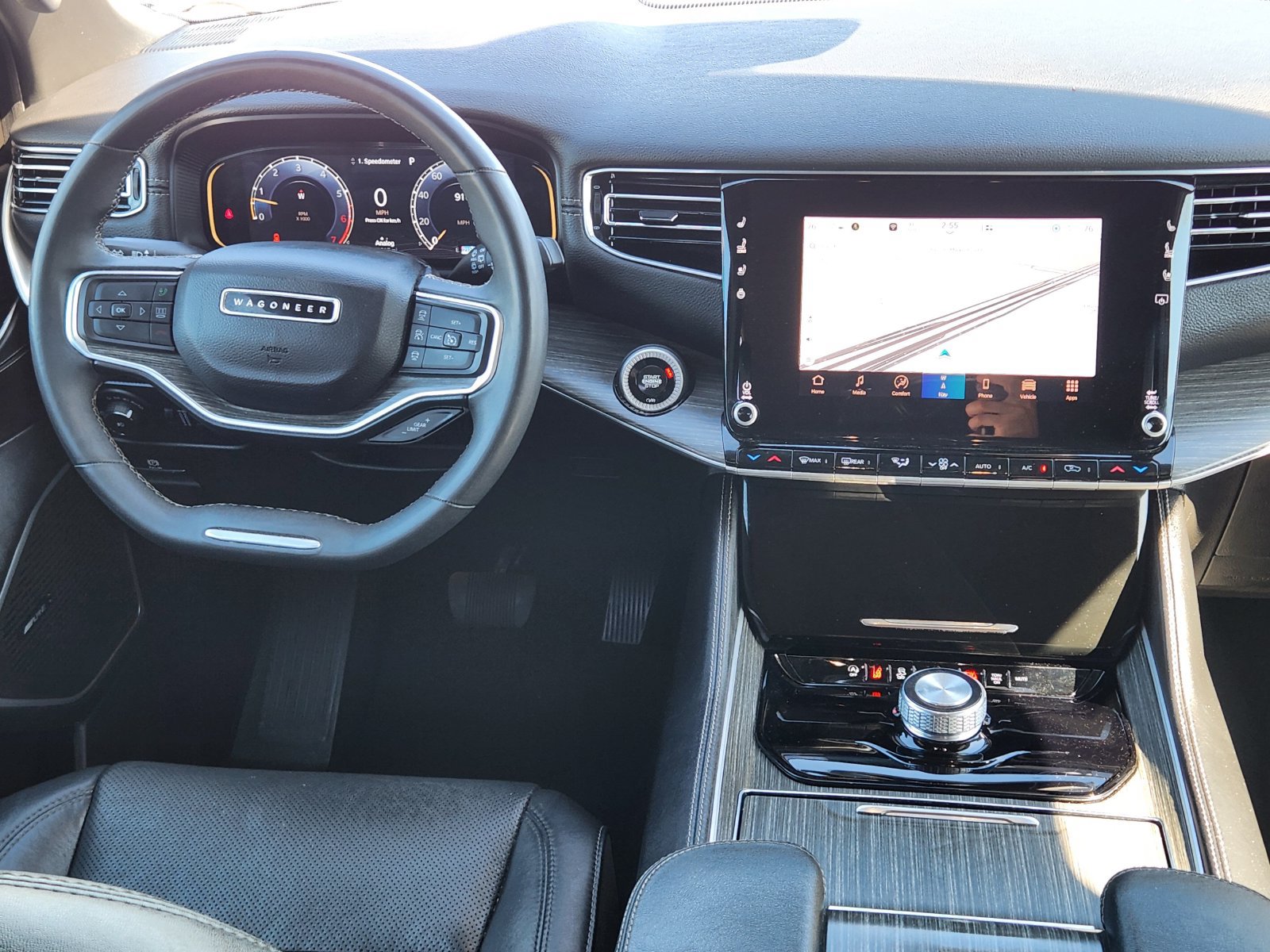 Used 2024 Jeep Wagoneer L Series II w/ Flexible Seating Group RWD image 29