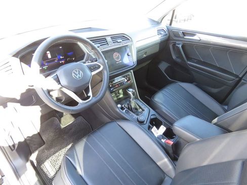 Used 2022 Volkswagen Tiguan SE AWD/4WD image 11