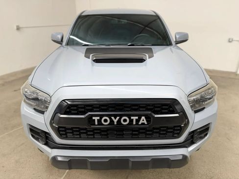 Used 2017 Toyota Tacoma TRD Pro AWD/4WD image 3