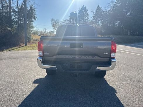 Used 2017 Toyota Tacoma SR5 image 4