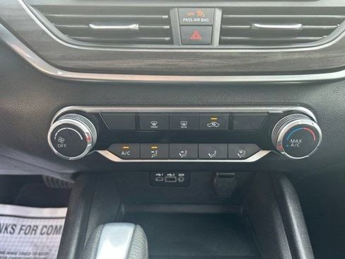 Used 2025 Nissan Altima 2.5 SV FWD image 25