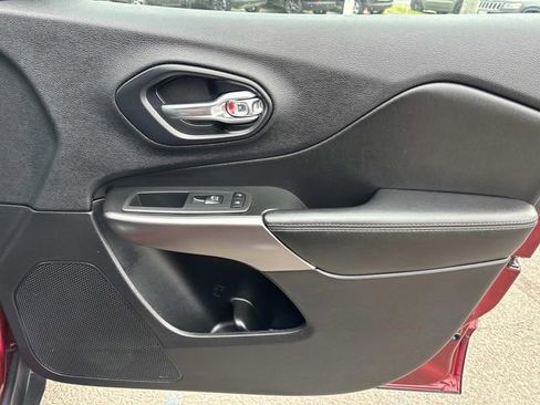 Used 2019 Jeep Cherokee Limited image 8