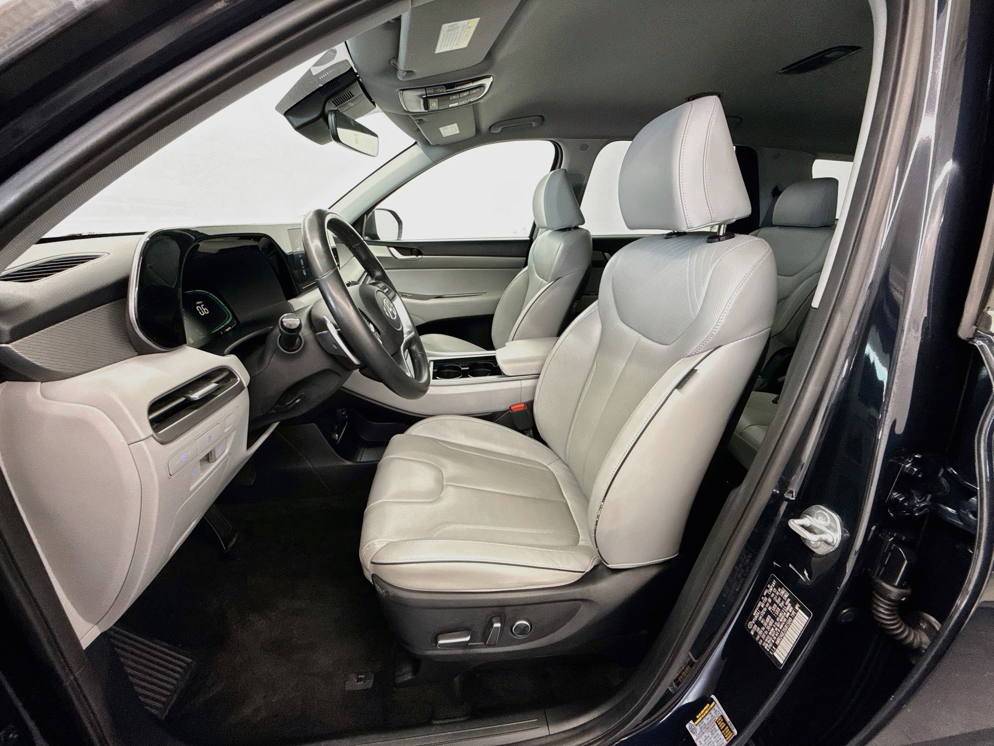 Used 2025 Hyundai Palisade SEL FWD image 13