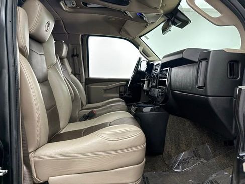 Used 2020 Chevrolet Express 2500 Explorer Limited SE w/ Enhanced Convenience Package image 40