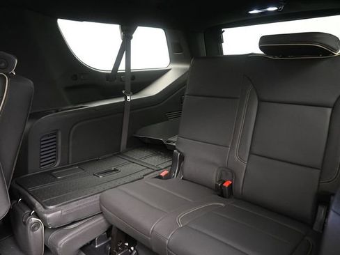 New 2025 Chevrolet Suburban Premier image 9