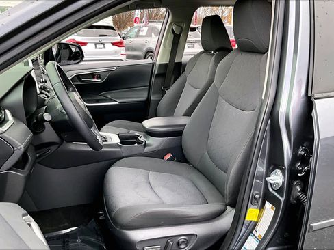 Used 2020 Toyota RAV4 XLE w/ Convenience Package image 8