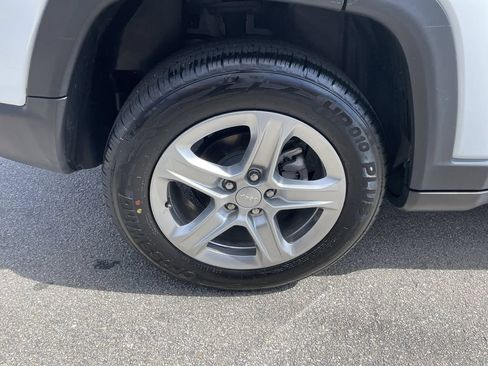 Certified 2024 Jeep Compass Latitude AWD/4WD image 12