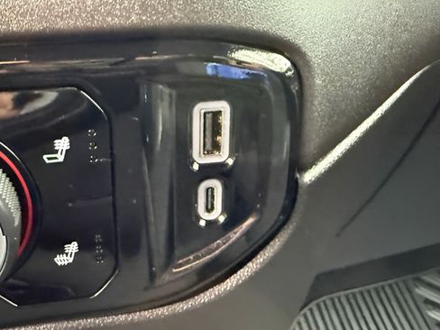 Used 2025 Chevrolet Silverado 1500 LT AWD/4WD image 12